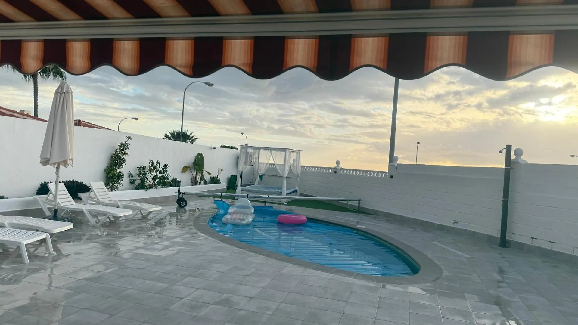 Villa Sueno Azul With A Heated Swimming Pool Callao Salvaje